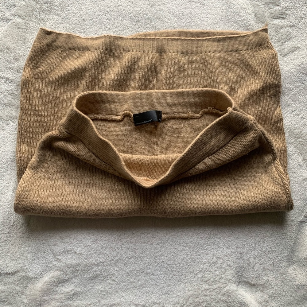 Beige knit skirt